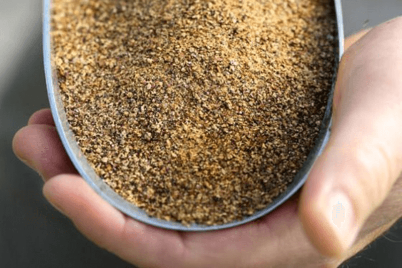 Nguyên liệu thức ăn và thành phần dinh dưỡng thường dùng cho gà thịt